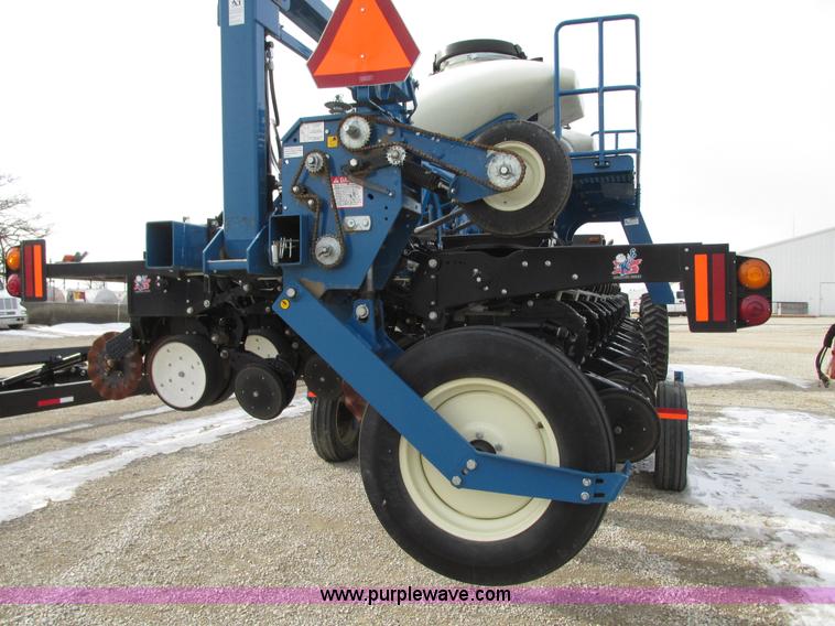 image for item N9345 2013 Kinze 3600 split row planter