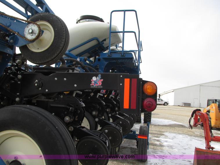 image for item N9345 2013 Kinze 3600 split row planter