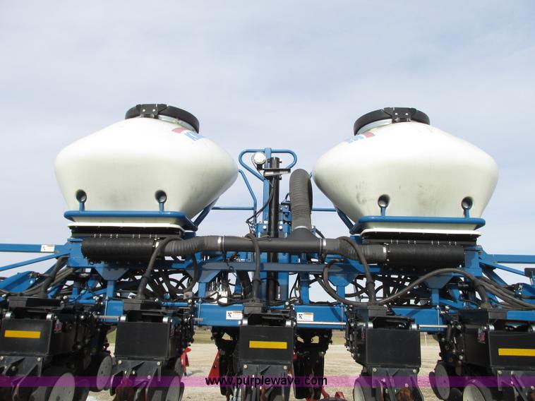image for item N9345 2013 Kinze 3600 split row planter