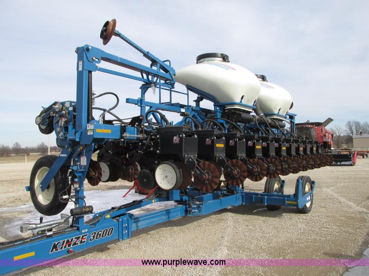 image for item N9345 2013 Kinze 3600 split row planter