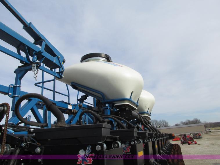 image for item N9345 2013 Kinze 3600 split row planter