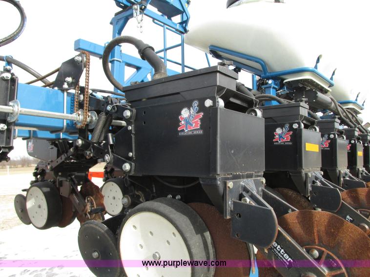 image for item N9345 2013 Kinze 3600 split row planter