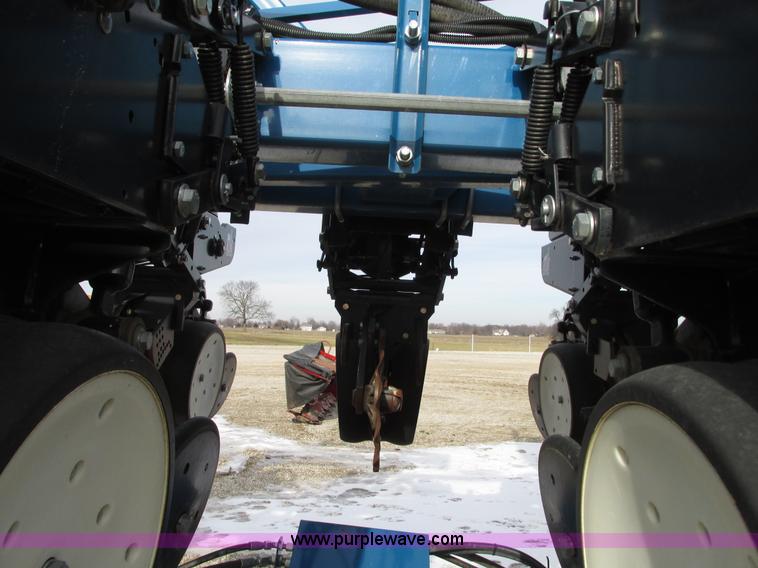 image for item N9345 2013 Kinze 3600 split row planter