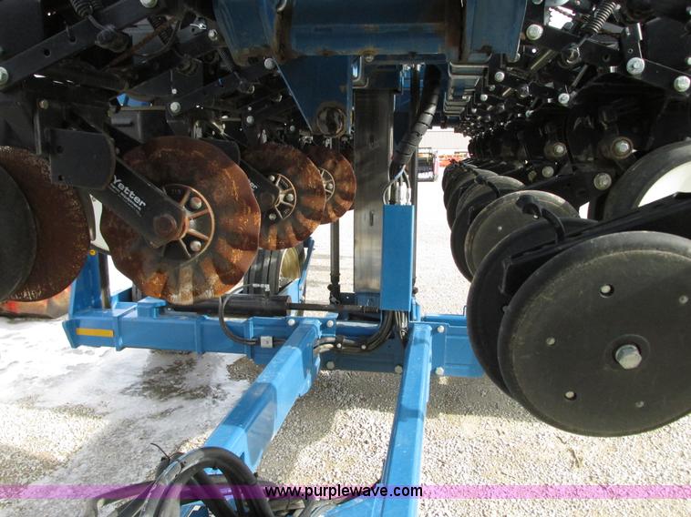 image for item N9345 2013 Kinze 3600 split row planter