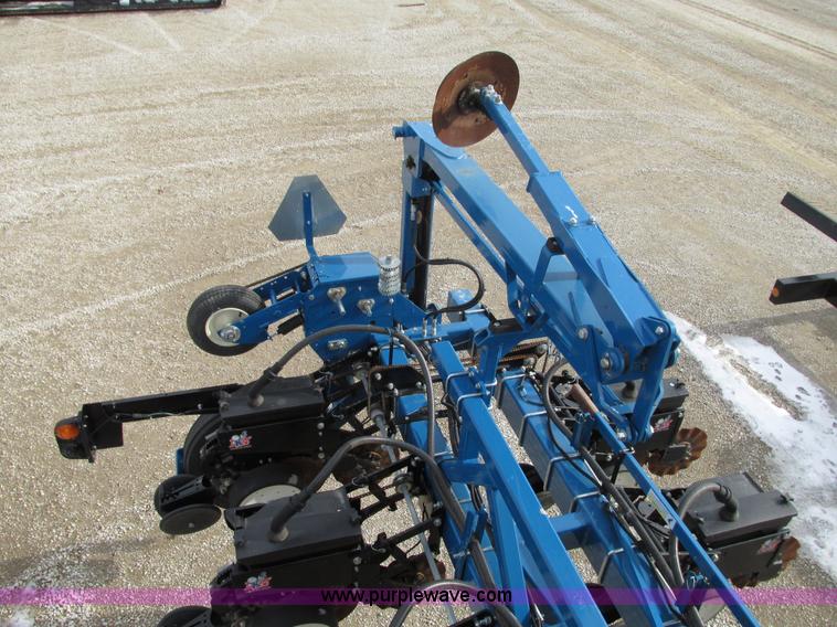 image for item N9345 2013 Kinze 3600 split row planter