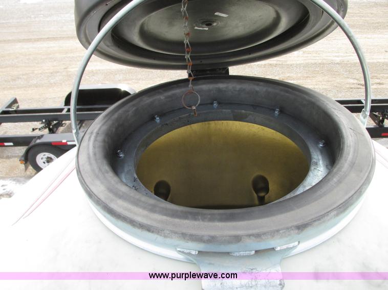 image for item N9345 2013 Kinze 3600 split row planter