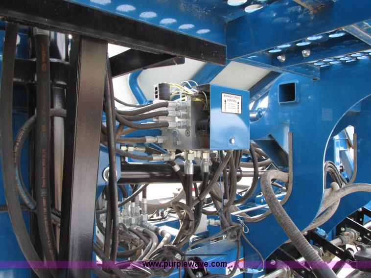 image for item N9345 2013 Kinze 3600 split row planter