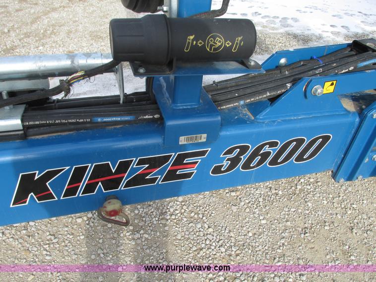 image for item N9345 2013 Kinze 3600 split row planter