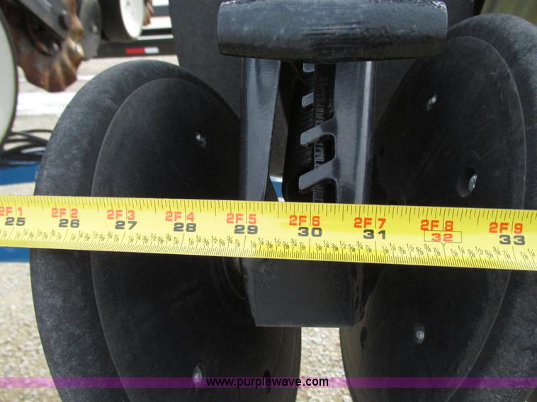 image for item N9345 2013 Kinze 3600 split row planter