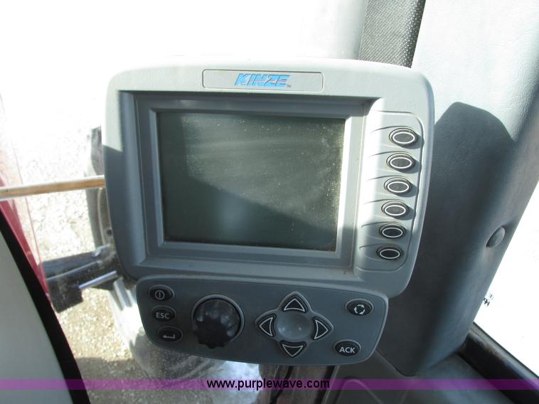 image for item N9345 2013 Kinze 3600 split row planter