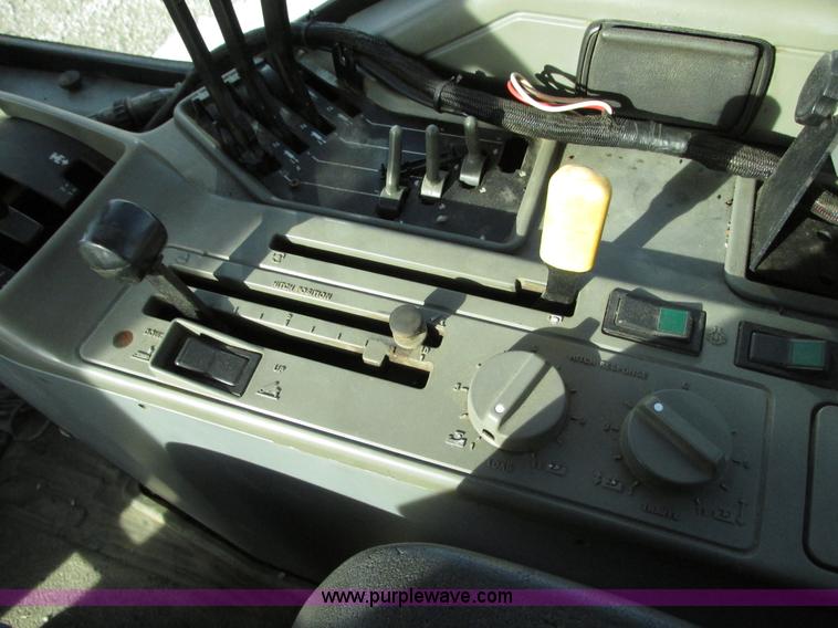 image for item N9347 1989 Case IH 7120 MFWD tractor