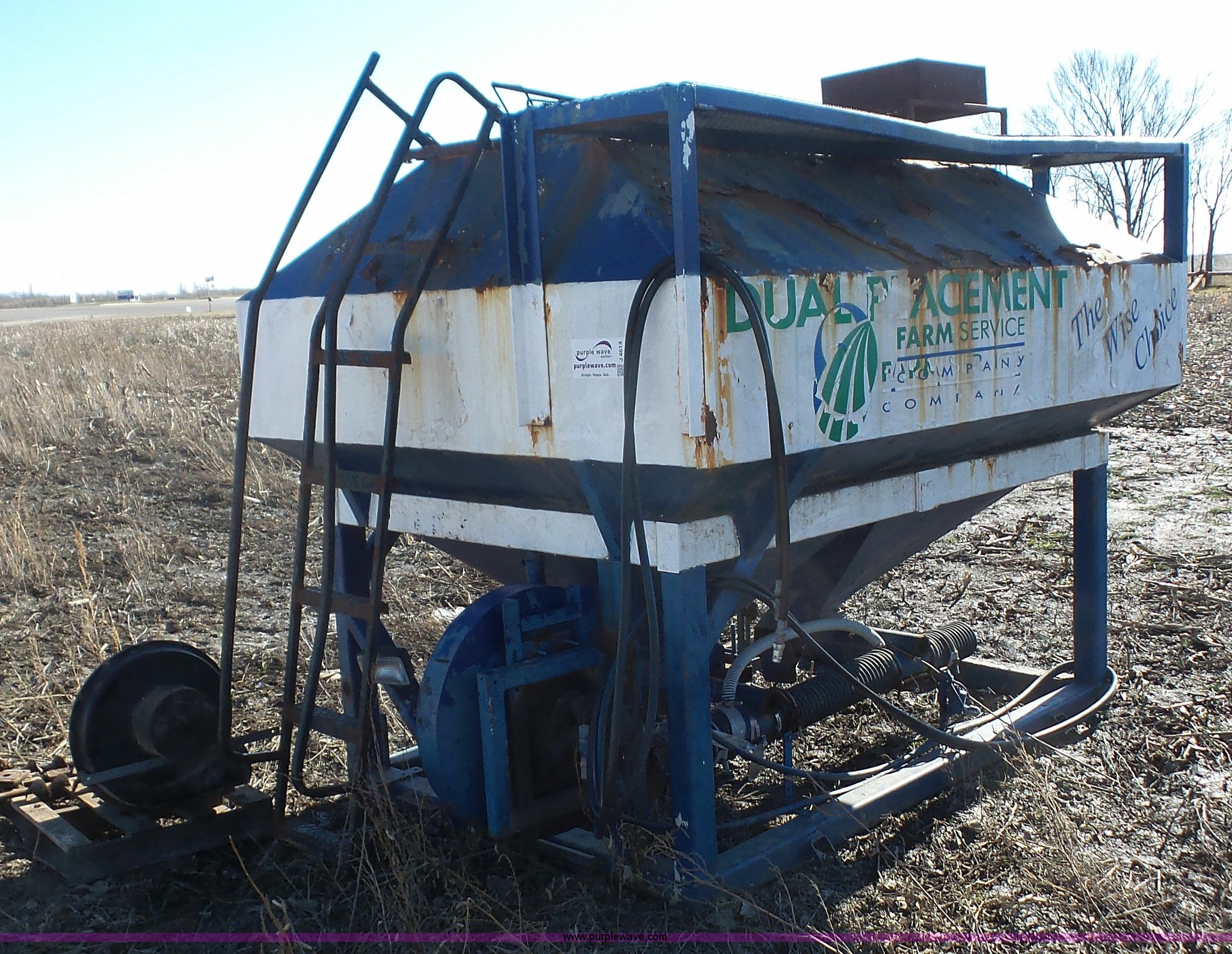 Seed/fertilizer hopper in Wakarusa, KS Item J4614 sold Purple Wave