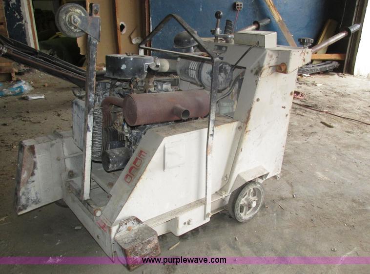 image for item AV9022 Edco SS18-18F concrete saw