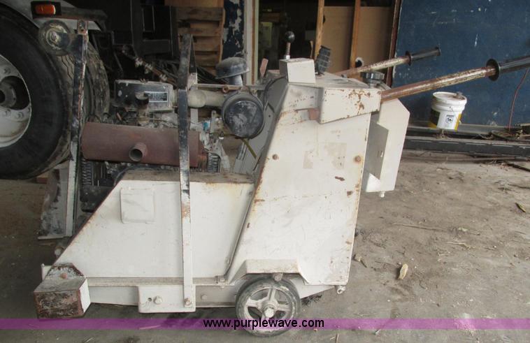 image for item AV9022 Edco SS18-18F concrete saw