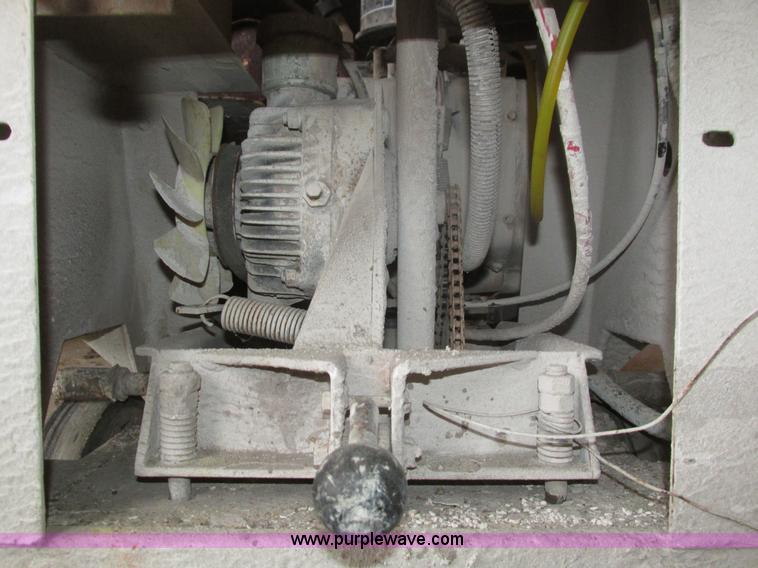 image for item AV9022 Edco SS18-18F concrete saw