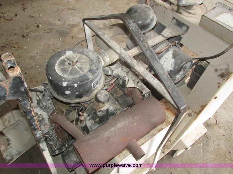 image for item AV9022 Edco SS18-18F concrete saw