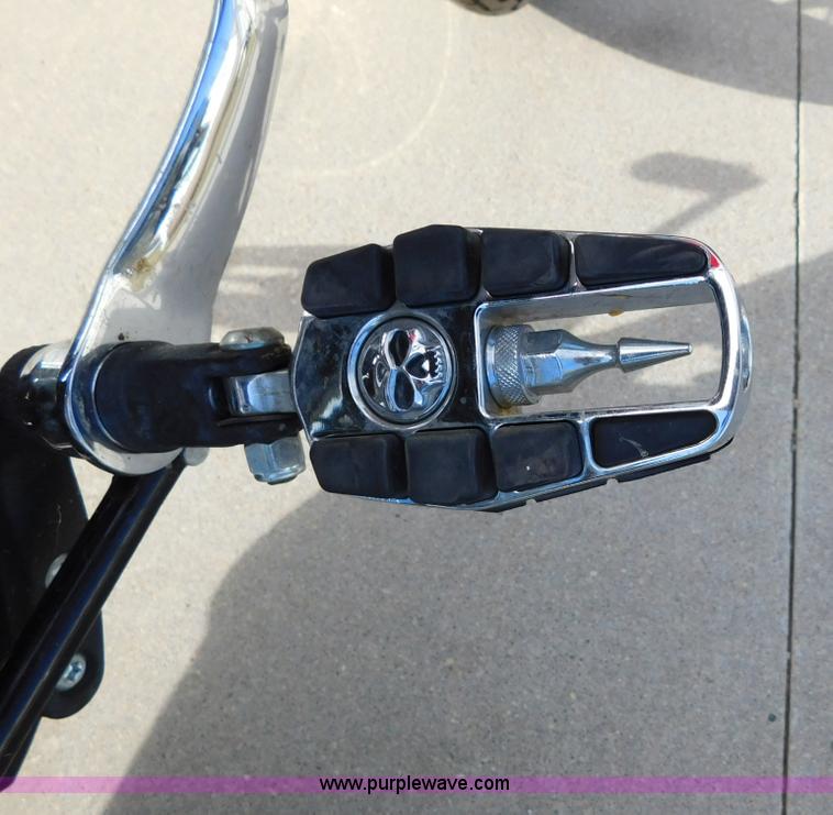 image for item AW9294 2006 Harley Davidson Dyna Wide Glide motorcycle