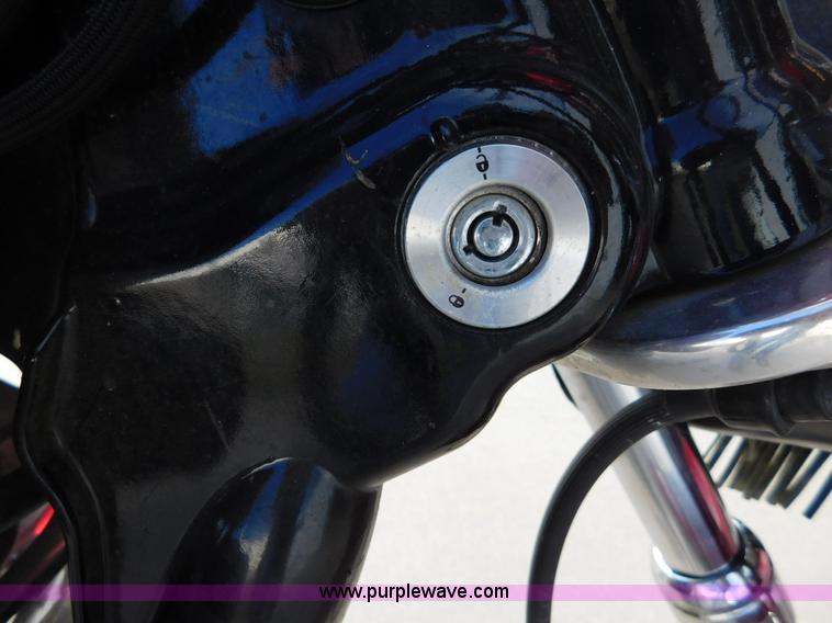 image for item AW9294 2006 Harley Davidson Dyna Wide Glide motorcycle