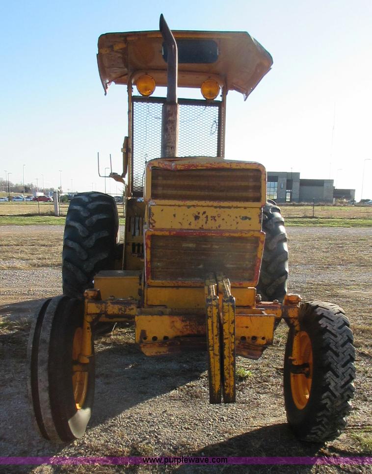 image for item BD9246 Case IH 585 tractor