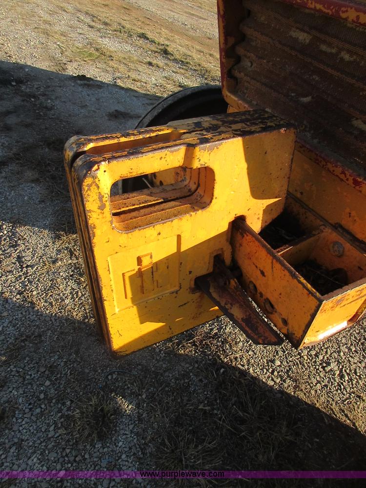 image for item BD9246 Case IH 585 tractor