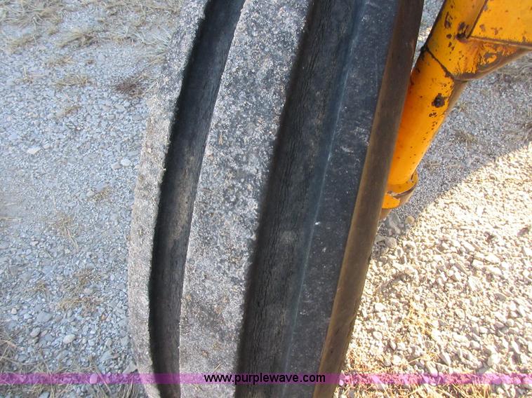 image for item BD9246 Case IH 585 tractor