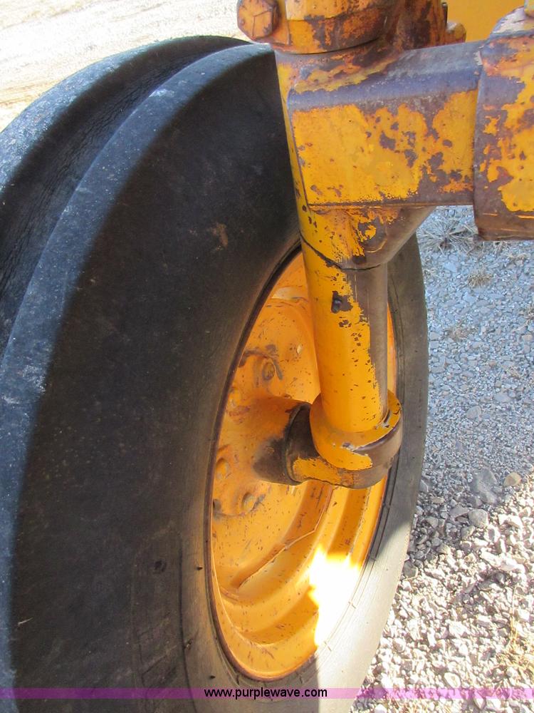 image for item BD9246 Case IH 585 tractor