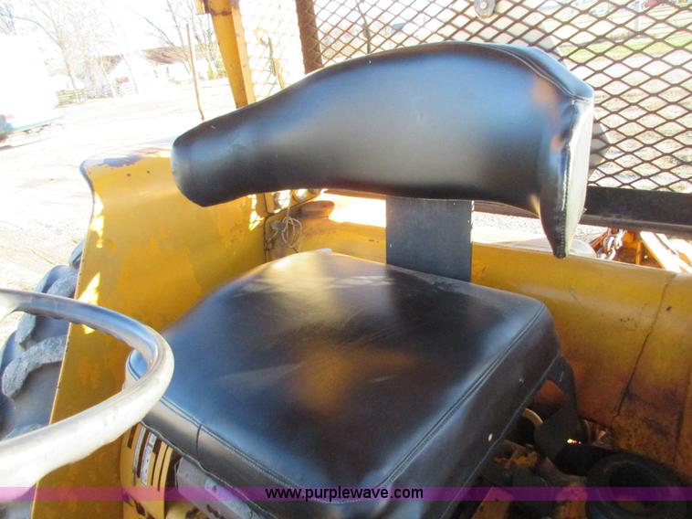 image for item BD9246 Case IH 585 tractor