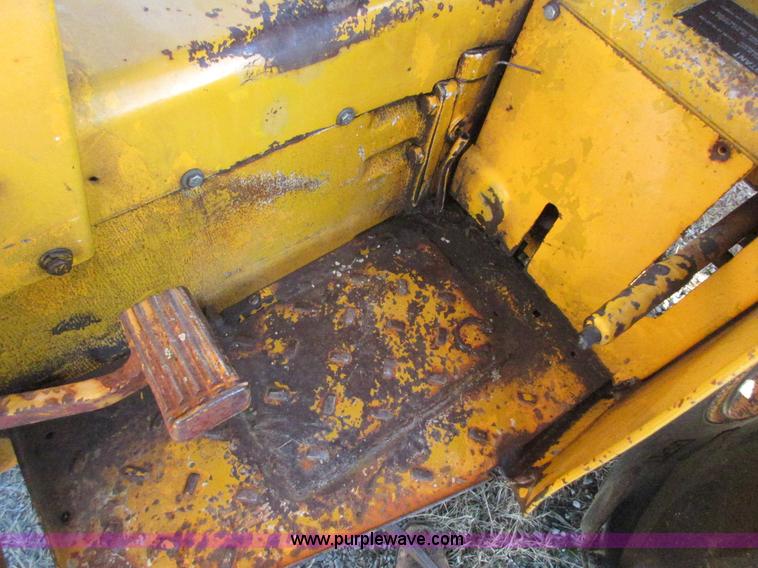 image for item BD9246 Case IH 585 tractor