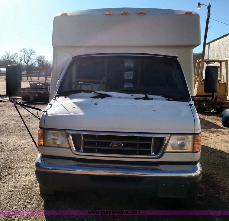 image for item BR9388 2003 Ford E350 Super Duty bus