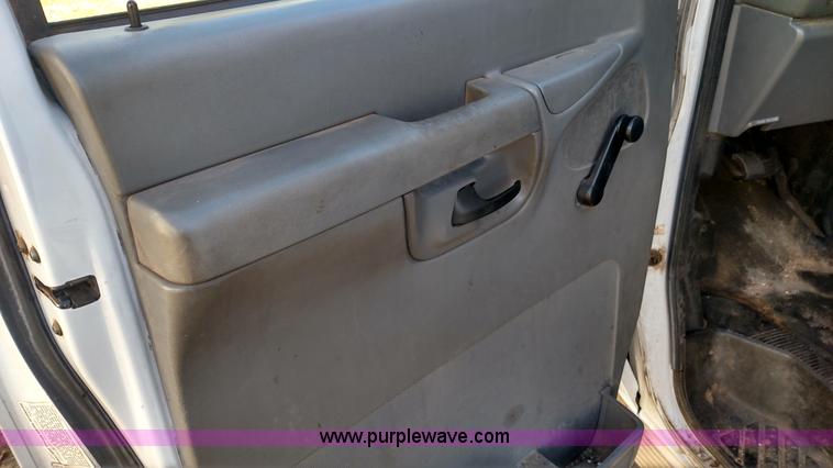 image for item BR9388 2003 Ford E350 Super Duty bus