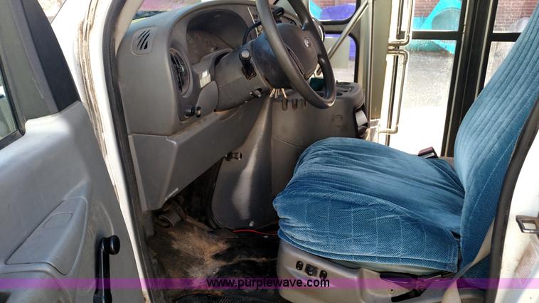 image for item BR9388 2003 Ford E350 Super Duty bus