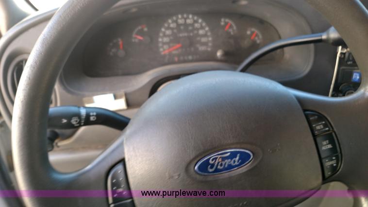 image for item BR9388 2003 Ford E350 Super Duty bus