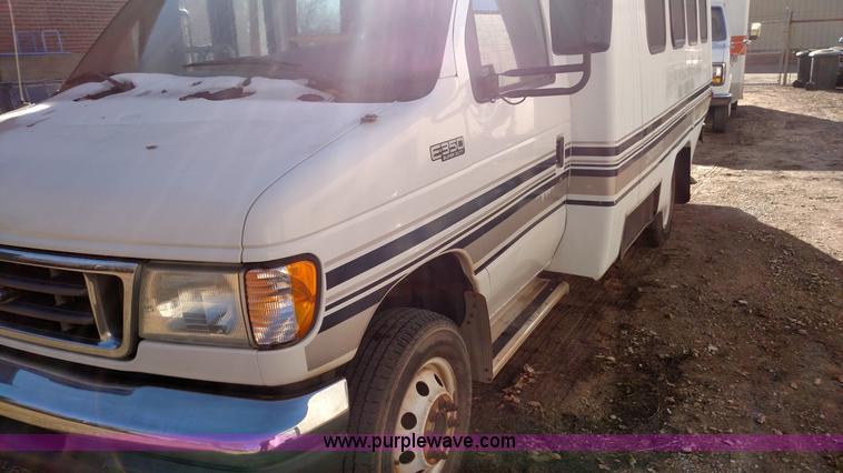 image for item BR9388 2003 Ford E350 Super Duty bus