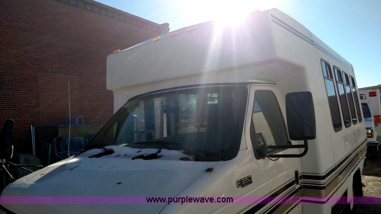 image for item BR9388 2003 Ford E350 Super Duty bus