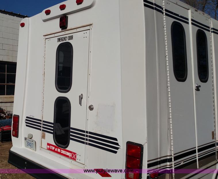 image for item BR9388 2003 Ford E350 Super Duty bus