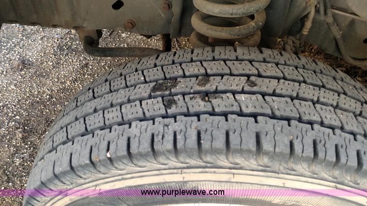 image for item BR9388 2003 Ford E350 Super Duty bus