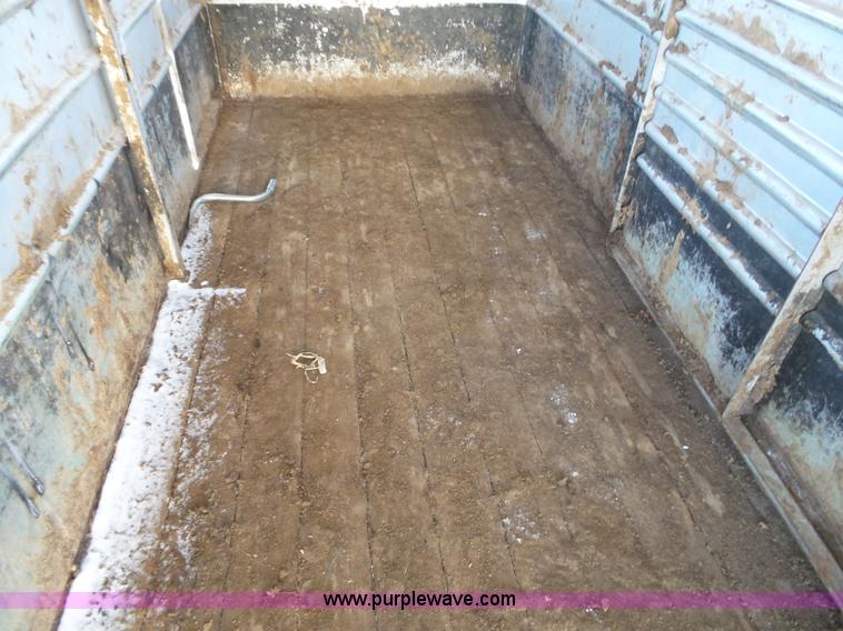 image for item G7062 2007 Travalong livestock trailer