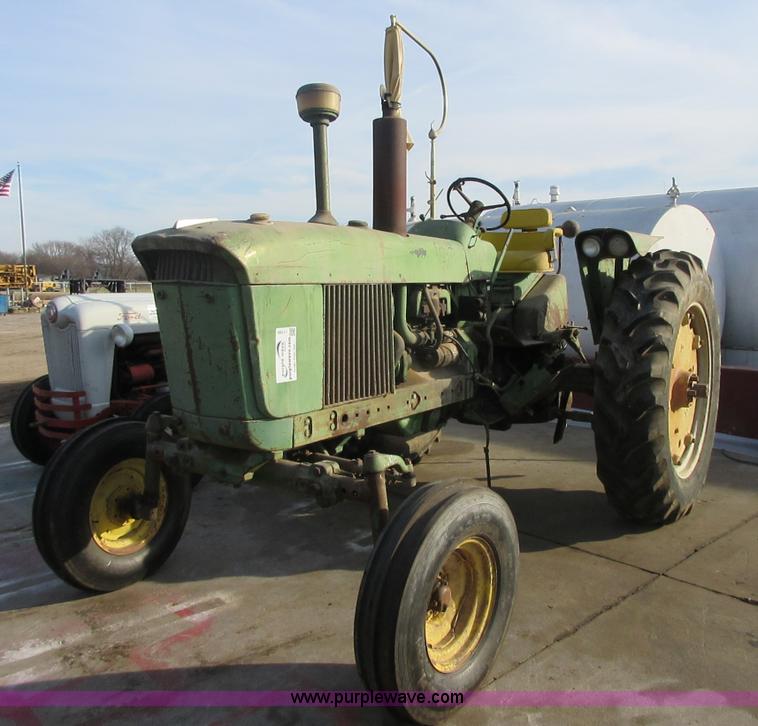 image for item I1799 John Deere 3010 tractor