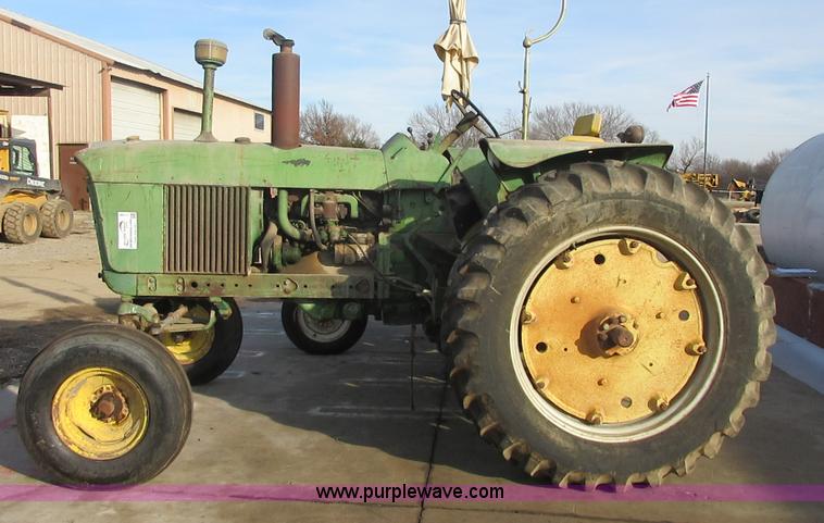 image for item I1799 John Deere 3010 tractor