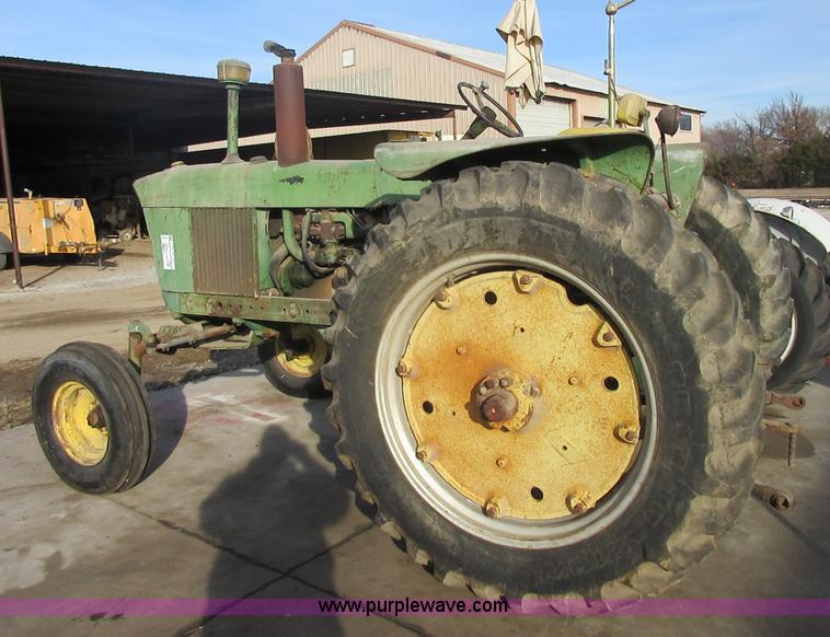 image for item I1799 John Deere 3010 tractor