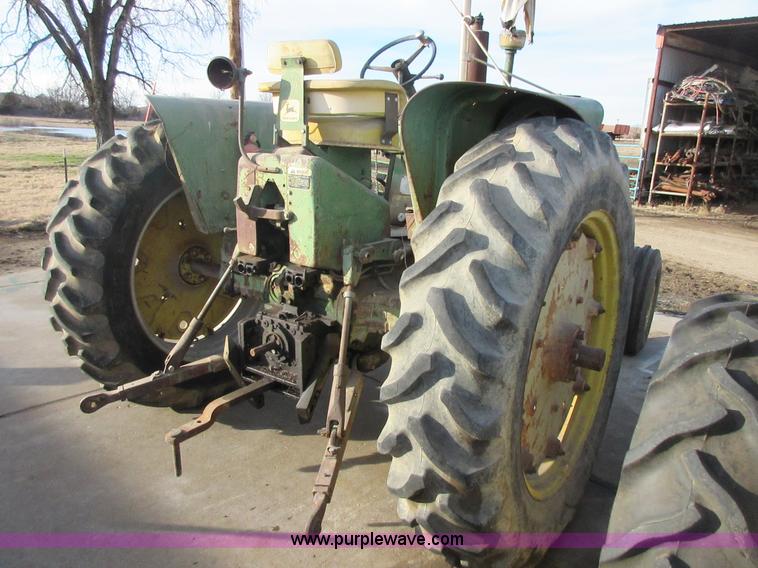 image for item I1799 John Deere 3010 tractor