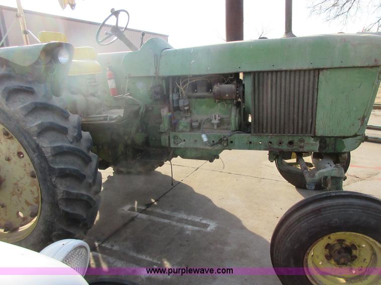 image for item I1799 John Deere 3010 tractor