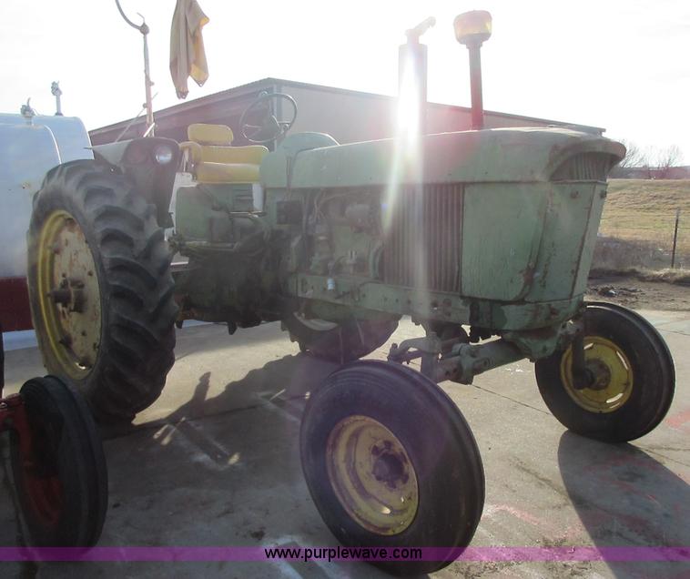 image for item I1799 John Deere 3010 tractor