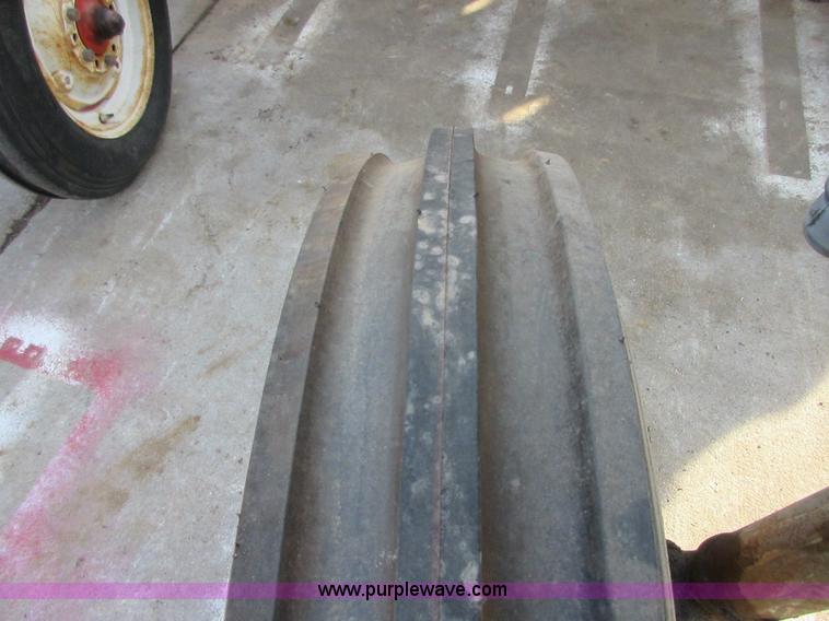 image for item I1799 John Deere 3010 tractor