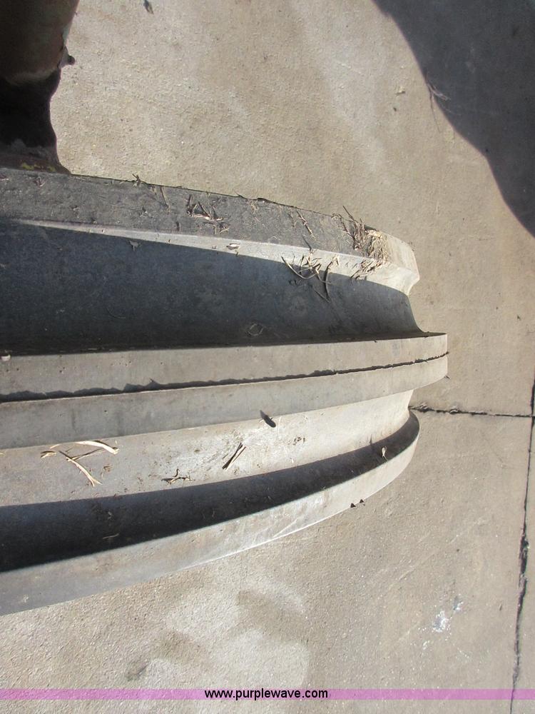 image for item I1799 John Deere 3010 tractor