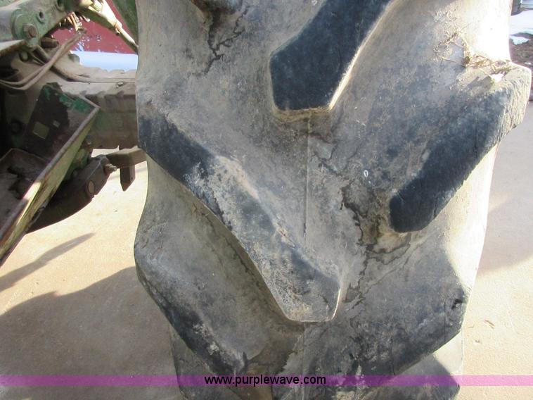 image for item I1799 John Deere 3010 tractor