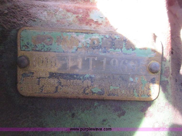 image for item I1799 John Deere 3010 tractor