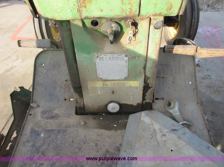 image for item I1799 John Deere 3010 tractor