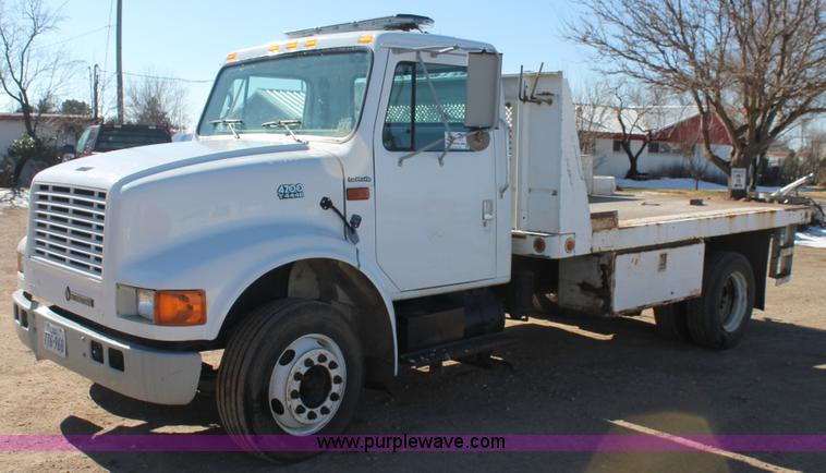 image for item J1313 2000 International 4700 flat bed truck