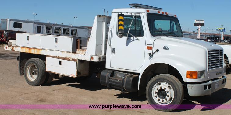 image for item J1313 2000 International 4700 flat bed truck